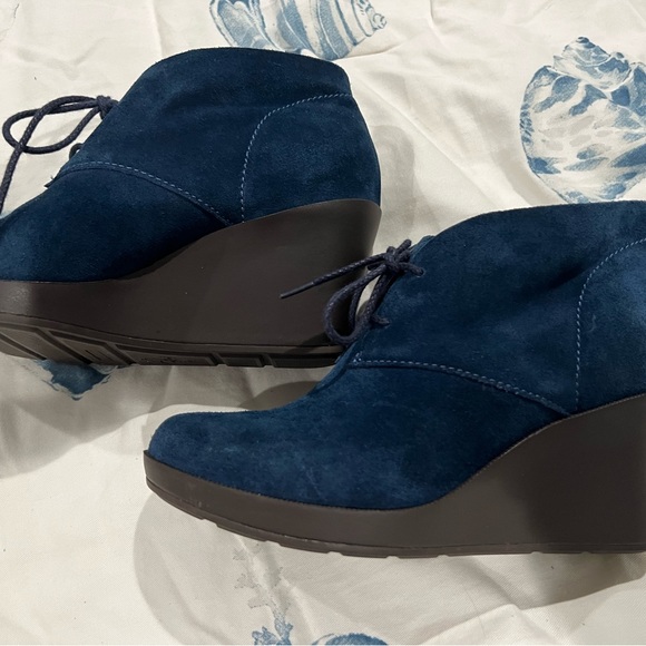 Cole Hann Blue Suede Halley Lace Up Wedge Ankle Boots, Sz 8.5, NWOT - Picture 2 of 3